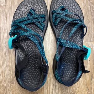 Chaco sandals black and teal green excellent condition size 6 men’s Women 7.5
